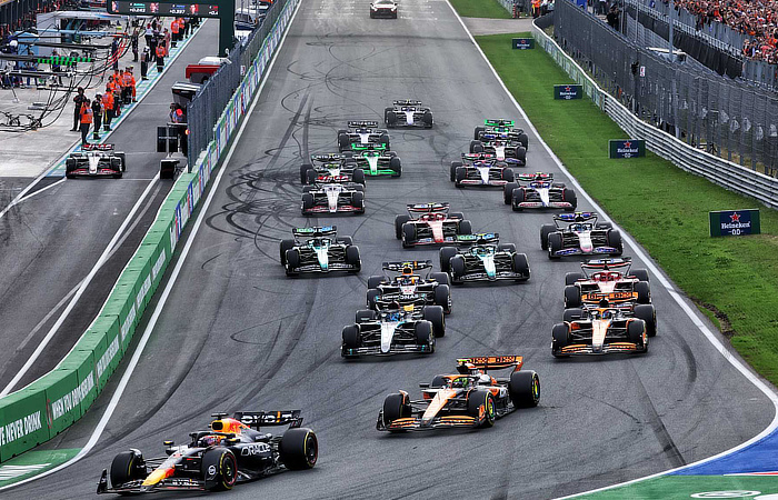 2024 Dutch Grand Prix - Max Verstappen jumps Lando Norris to take the lead on lap one