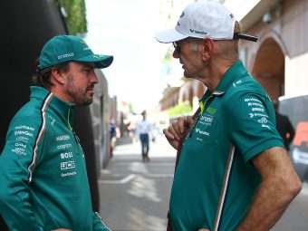 Adrian Newey chatting to Fernando Alonso - Aston Martin 2025