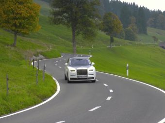 Autocar-Reviews-Very-British-Rolls-Royce-Dailycarblog