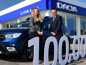 Dacia-Mugs-Consumers