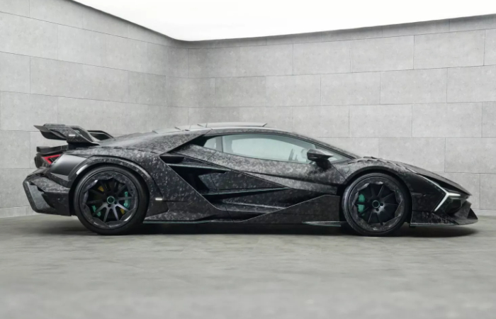 Epstein Class Lamborghini Revuelto - Stance