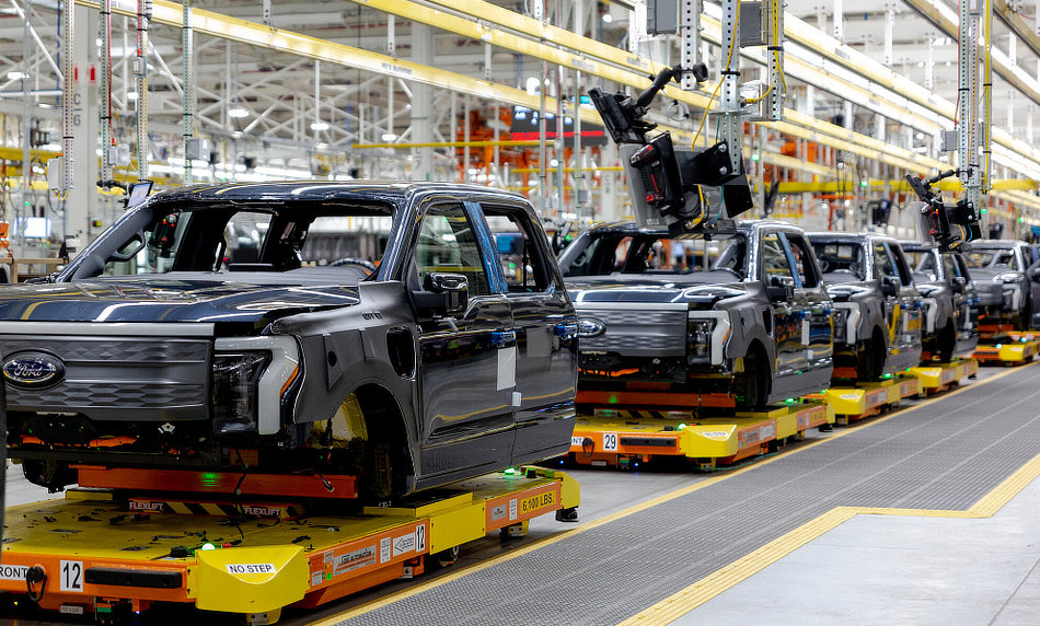 Ford Scuttles F-150 Lightning As It Retreats From EV Ambitions