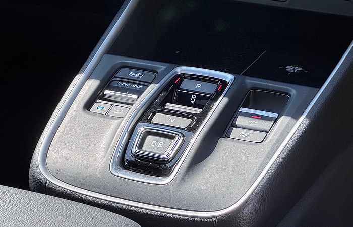 Review - 2025 Honda CRV PHEV - Gearbox control buttons