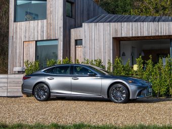 Lexus LS Master Stance