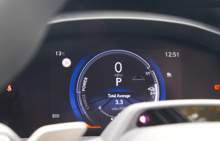 Lexus RZ300e Review - 014