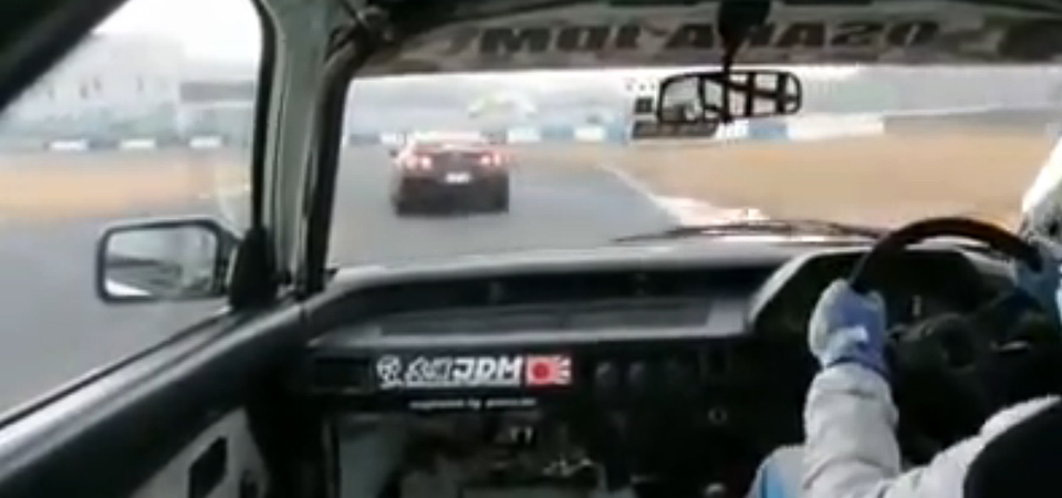 Nissan-GTR-R35-vs-Honda-Civic