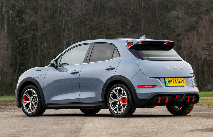 Ora 3 - No longer a funky cat, just another numer - Stance