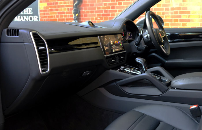 Porsche Cayenne eHybrid Review 2022 - 008