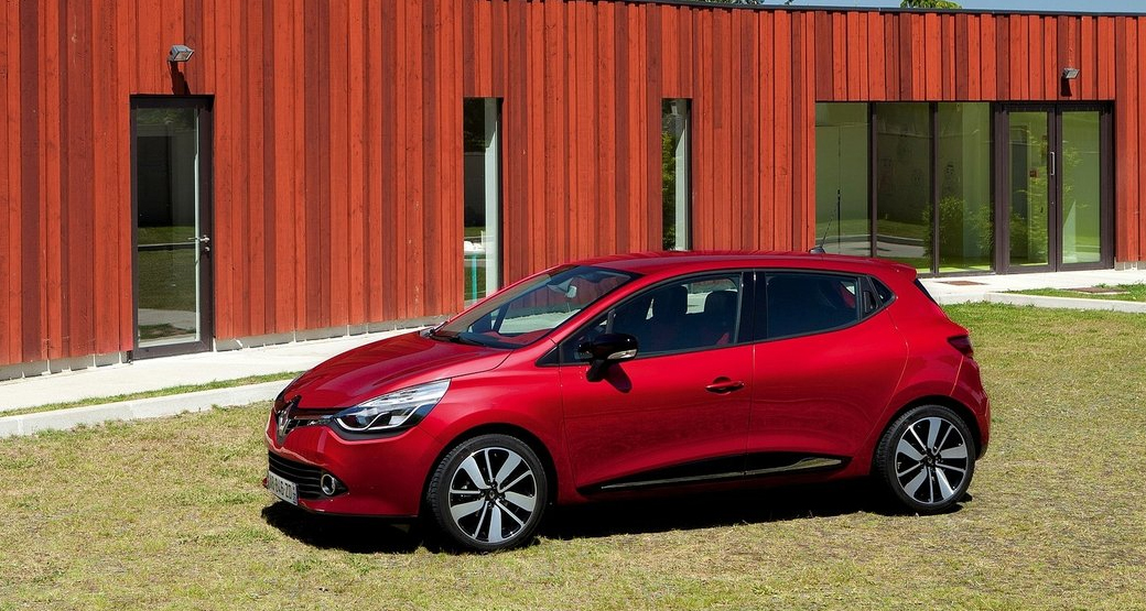 Renault-Clio-Stupid-Uk-Press-Department