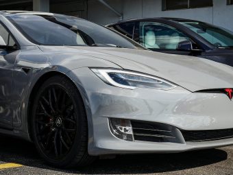 Tesla Model S - Grey