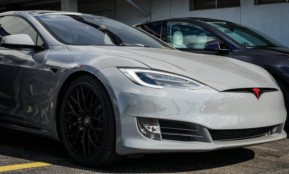 Tesla Model S - Grey