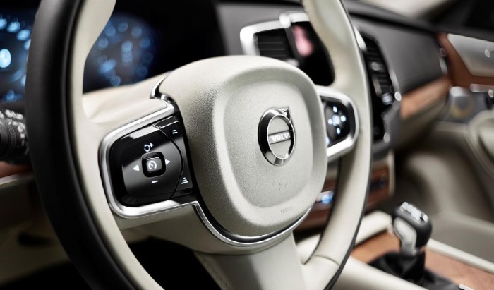 Volvo-XC90-2015-Steering-Wheel