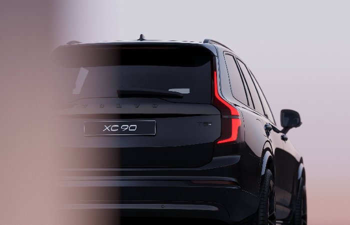 Volvo XC90 Black Edition - Rear Stance