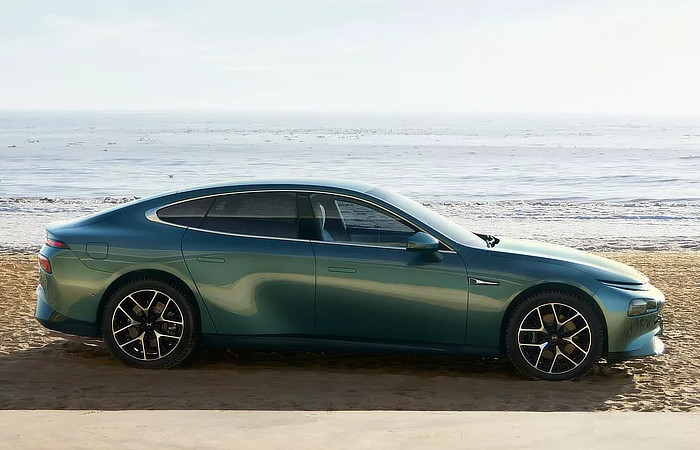 Xpeng P7i Facelift - side elevation