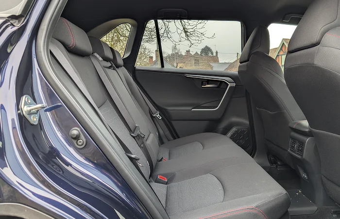 Toyota RAV 4 PHEV - Country Life - 009