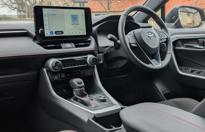 Toyota RAV 4 PHEV - Country Life - 013